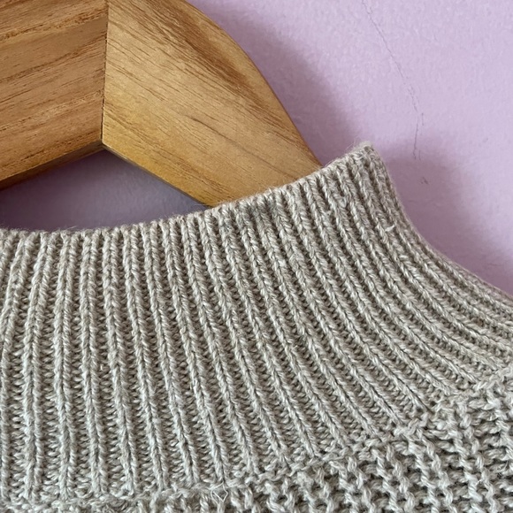 ✨SOLD ON DPOP✨• 90’s chunky turtleneck • - Picture 4 of 6